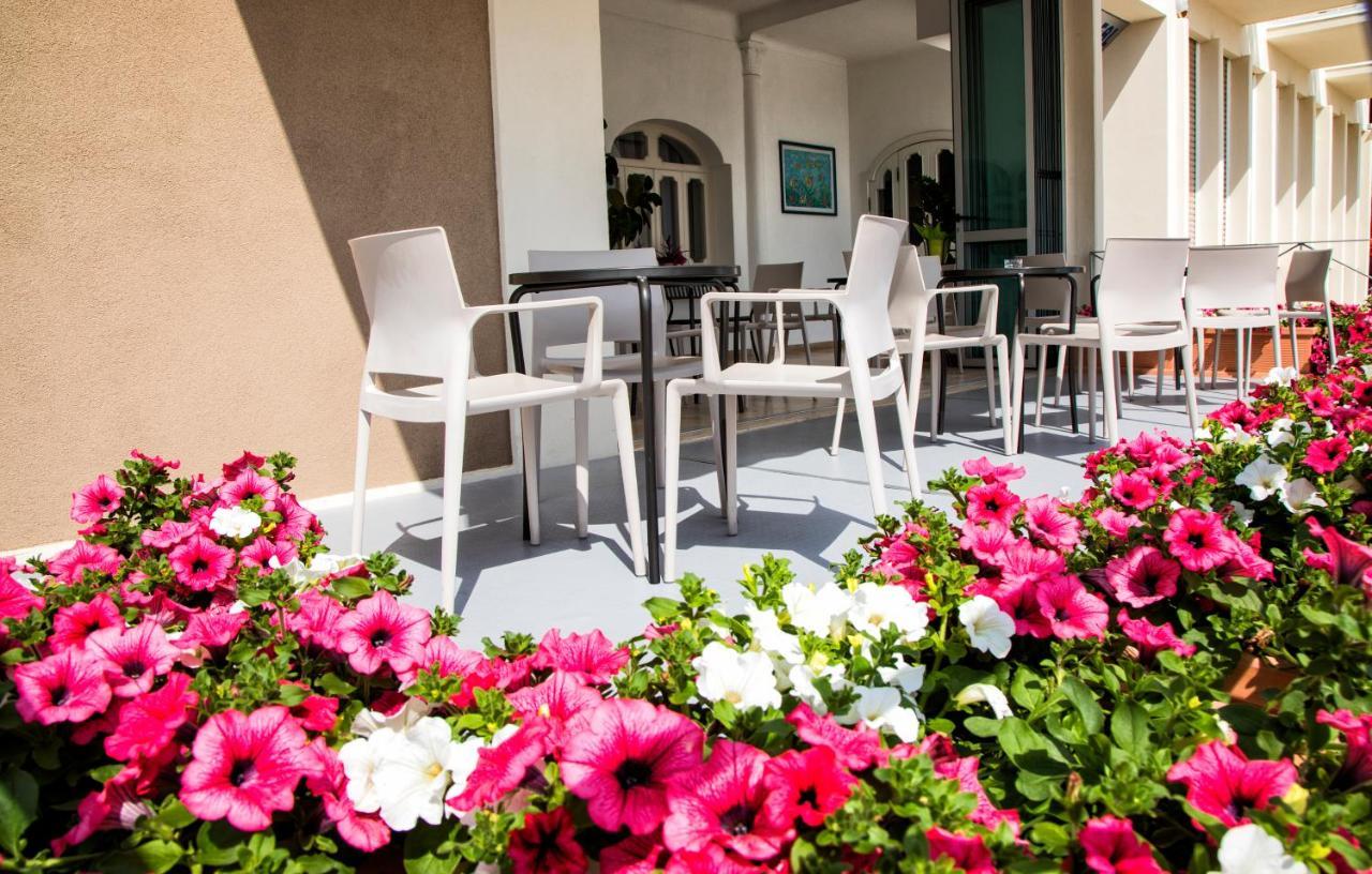 Hotel Ideal Купра Маритима Екстериор снимка